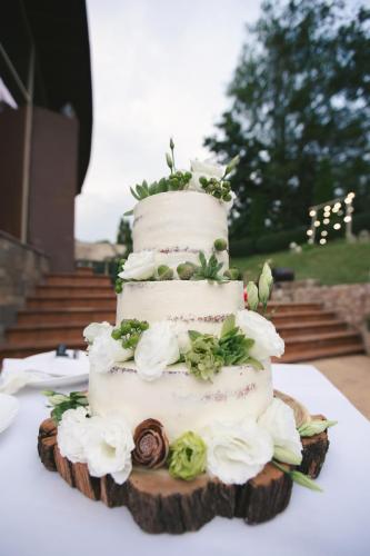 Beautiful wedding cake for newlyweds at a rustic wedding.